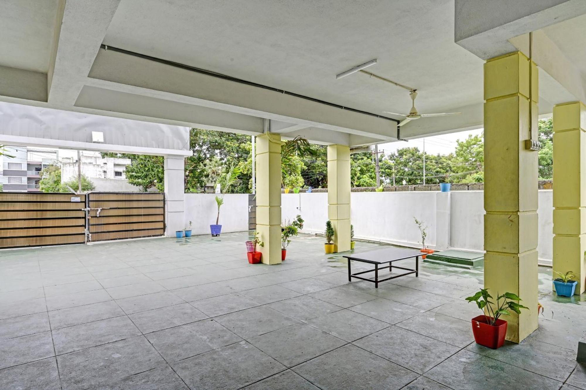 Hotel O Coastal Inn Luxury Service Apartments Kākināda Extérieur photo